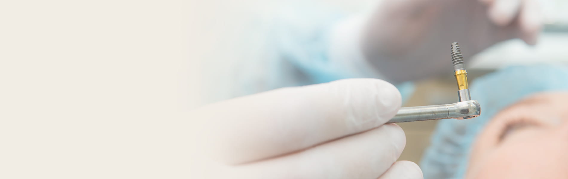 インプラントの施術に使用する器具