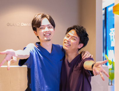 歯科医師・歯科技工士の仲睦まじい様子
