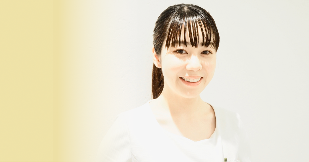 女性歯科医衛生士が笑顔のプロフィール写真