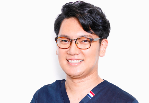 粟谷英信院長プロフィール写真
